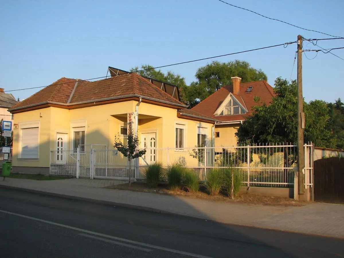 Aranyoshaz-Vendeghaz Apartment Budapest