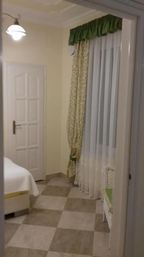 Aranyoshaz-Vendeghaz Apartment Budapest