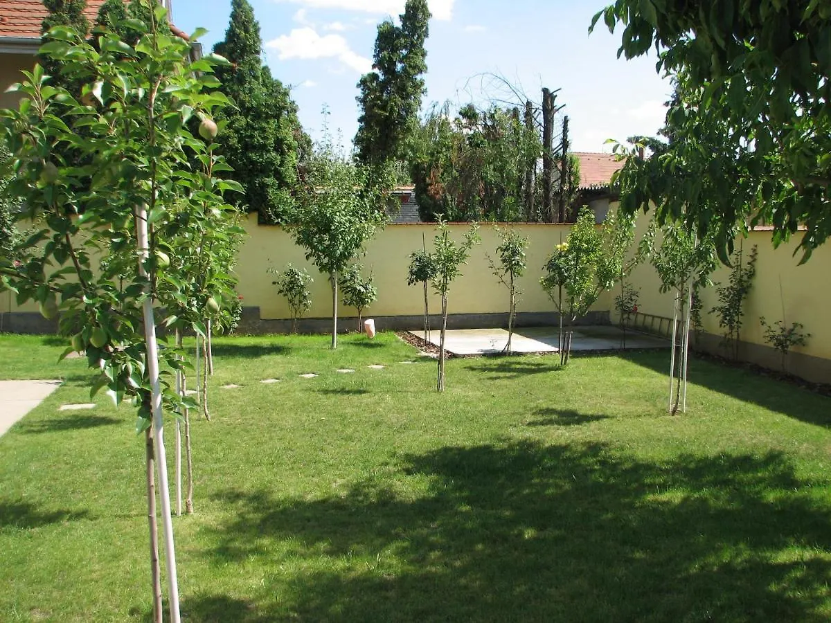 Aranyoshaz-Vendeghaz Apartment Budapest