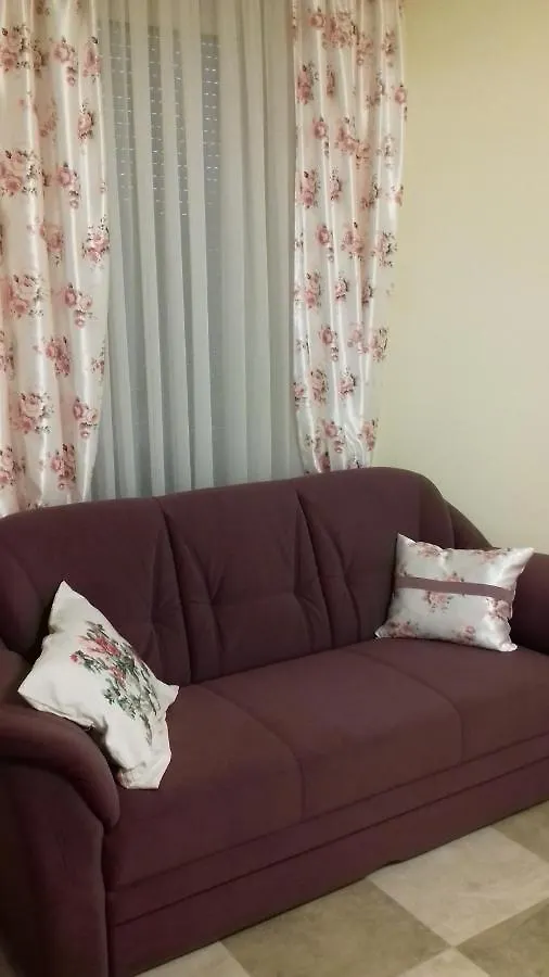Aranyoshaz-Vendeghaz Apartment Budapest