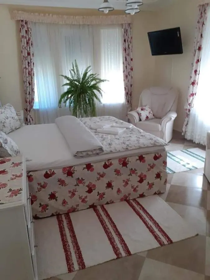 Aranyoshaz-Vendeghaz Apartment Budapest