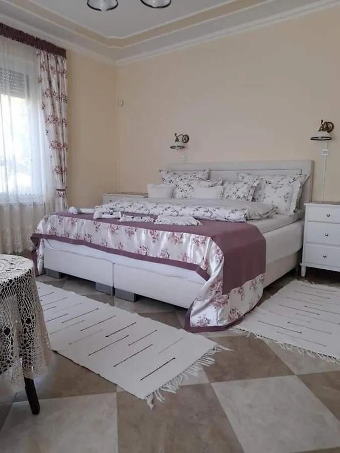 Aranyoshaz-Vendeghaz Apartment Budapest
