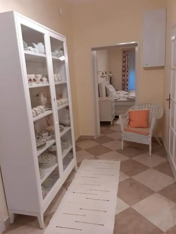 Aranyoshaz-Vendeghaz Apartment Budapest
